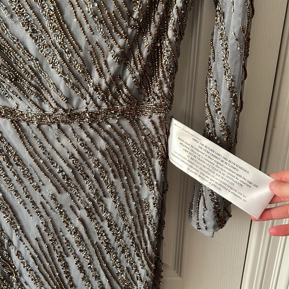 Mac Duggal Long Sleeve Beaded Column Gown in Platinum Size 4 - Picture 8 of 12